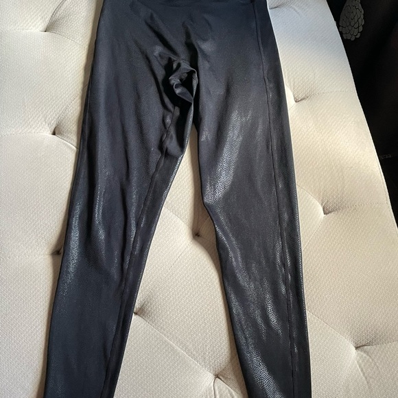 BuffBunny Cobra Legacy Leggings - Picture 3 of 6